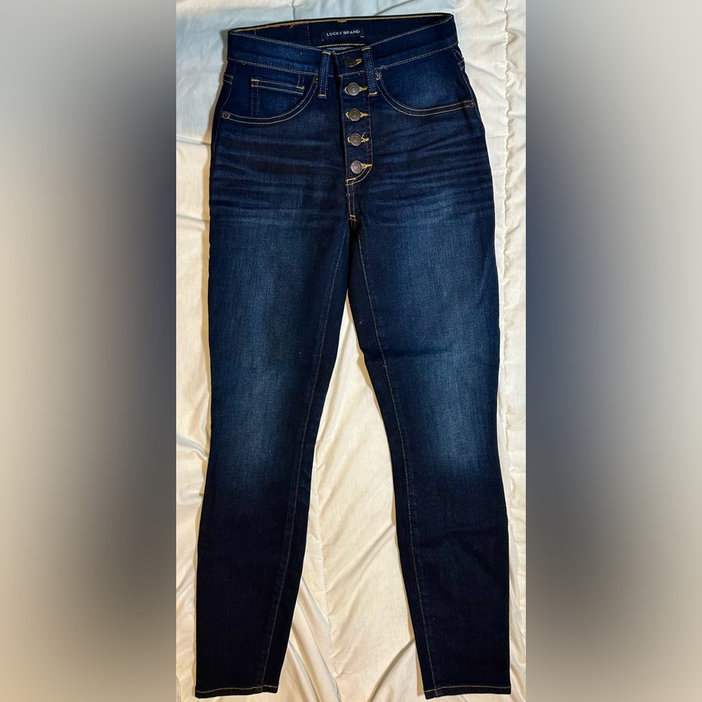 Brand new Lucky brand junior/women’s skinny denim jeans. 00/29